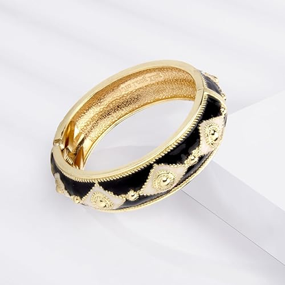 WOMEN Attractive DESIGNER CLUTCH BANGLE